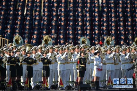 阅兵式上解放军2400人军乐团唱了哪些歌
