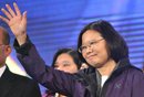 蔡英文落选 支持者雨中落泪 (6)