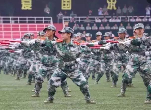 年年上演的借军训黑军队戏码,当休矣!