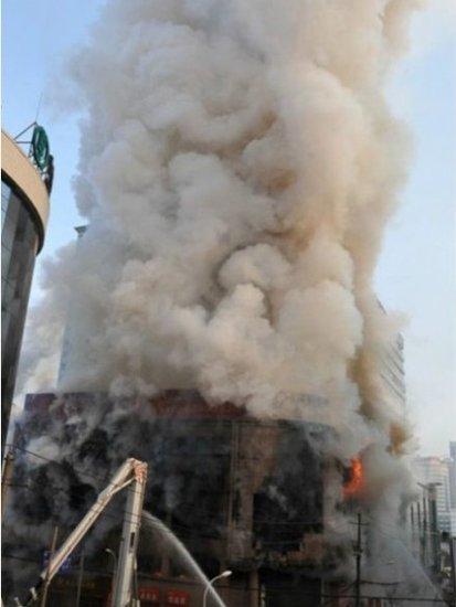 陕西延安宝塔区国贸大厦发生火灾伤亡不详