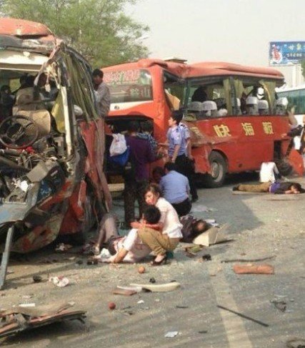 05.19 湖南6名乡政府领导坐私家车发生车祸2死4伤(图 2013.05.