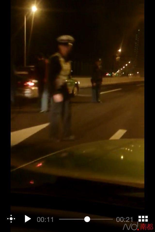 广州的哥上夜班猝死 临终前打双闪停车保乘客安全