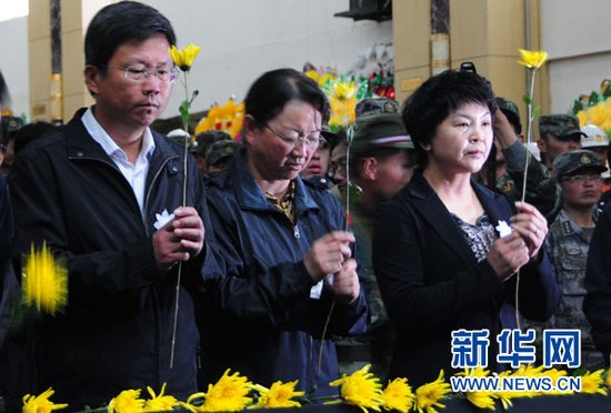 Gansu Province dies for 6.6 class earthquake the brethren is held grieve over ceremony (graph)