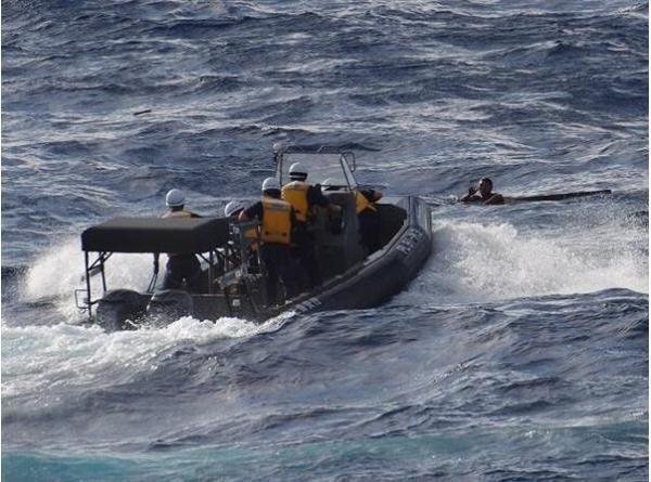 中国渔船与希腊货船在钓鱼岛相撞 日巡逻艇救6人