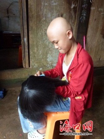 <em>14岁少女</em>半年<em>掉</em>光头发 残疾母亲想打工治病_新