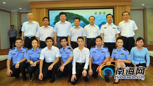 许俊、毛超峰接见吴春忠先进事迹报告团成员