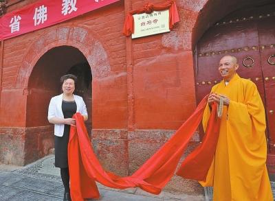 河南寺庙挂标识牌 压缩非法宗教借教敛财空间