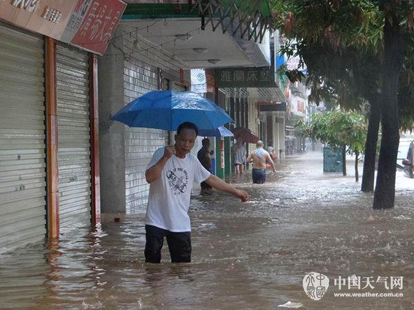 周末东北华南迎雨 长江中下游高温闷热