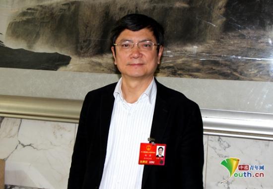 贵州大学校长郑强:大学里学生上课玩微信是病态