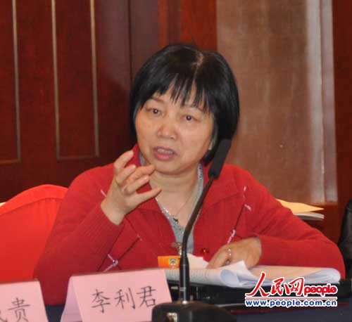 3月7日上午，全國政協(xié)委員李利君在小組討論會(huì)上發(fā)言。人民網(wǎng)記者耿寬謀 攝