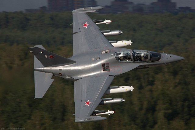 俄空军组建雅克130表演队 拟参加明年红场阅兵
