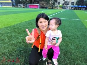 护士抢救溺水男童后默默离开现场