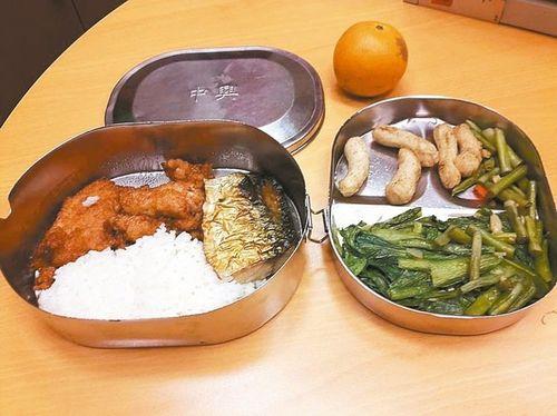 马英九工作餐吃8年不腻 三菜两荤定价50新台币