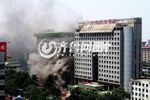 山东省中医院东院发生火灾 伴有爆炸声(图)