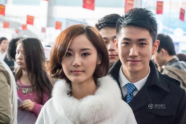 组图:杭州传媒类<em>大学</em>生招聘会 <em>美女帅哥</em>扎堆_