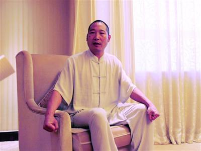 释永信昔日侍者：曾见师父桌上摆着酒和红烧肉