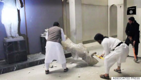 “伊斯兰国”用大锤电钻破坏伊拉克古迹(图)