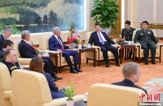 4月9日，中国国家主席习近平在北京人民大会堂会见了美国国防部长哈格尔。中新社发 廖攀 摄