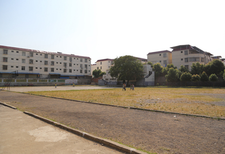 赵常玲就读过的濂溪学校操场(图:赵宇) 赵常玲就读过的濂溪学校操场(图:赵宇)