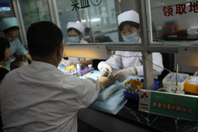“保外就医”者需要定期进行体检,不过现在规制还不够 “保外就医”者需要定期进行体检,不过现在规制还不够