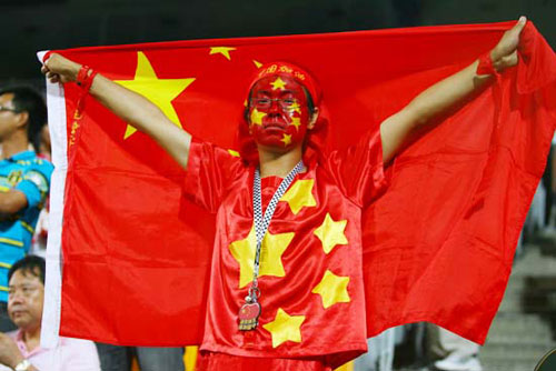 国足在亚洲杯上的表现让现场球迷很是骄傲 国足在亚洲杯上的表现让现场球迷很是骄傲