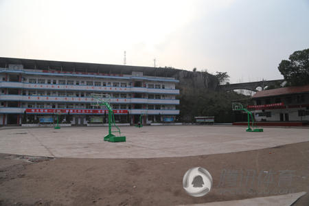 MISS上小学时就比小朋友们会打游戏 MISS上小学时就比小朋友们会打游戏