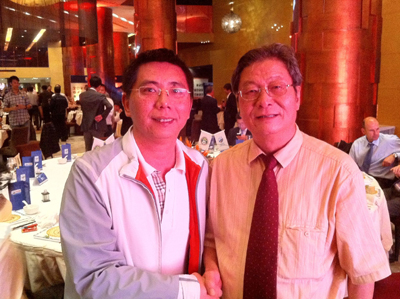 体奥动力老板李义东(左)与友人 体奥动力老板李义东(左)与友人