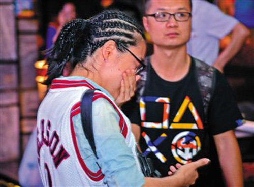 有艾弗森的死忠因为无缘得见而落泪 有艾弗森的死忠因为无缘得见而落泪