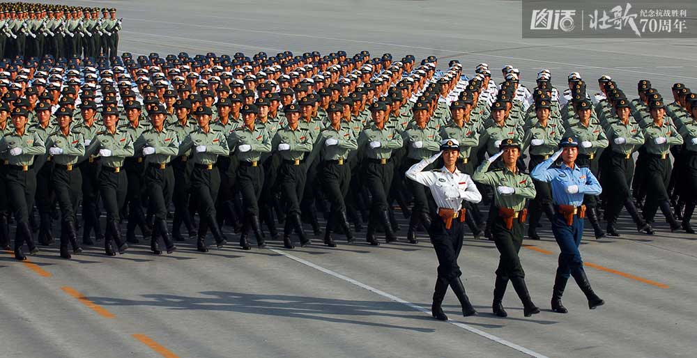 【图话】阅兵场上"娘子军" 女兵方阵是怎么练成的