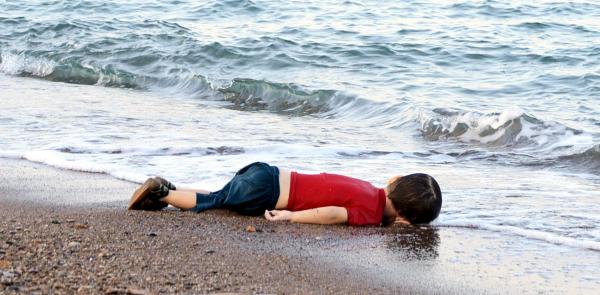 今日话题第3274期:一名叙利亚3岁男童的死亡之路