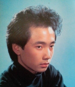 年轻的徐峥,发型醉人 年轻的徐峥,发型醉人