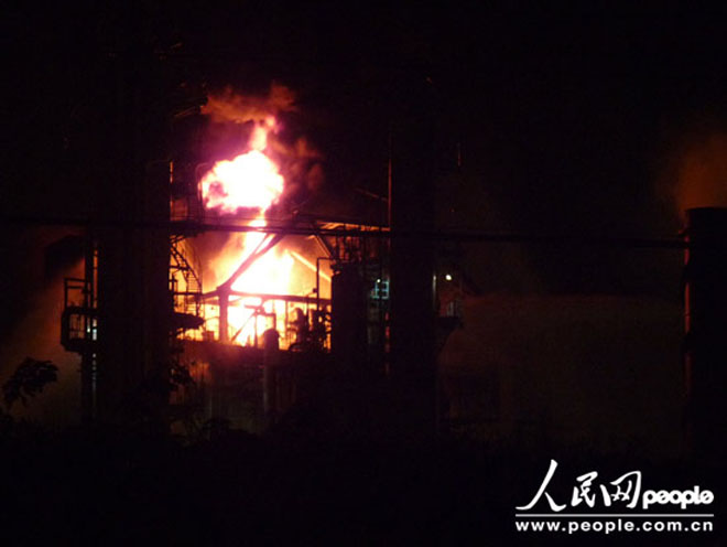 2011年9月,高桥化工发生过一起爆炸事故,搬迁传闻一度尘嚣直上 2011年9月,高桥化工发生过一起爆炸事故,搬迁传闻一度尘嚣直上