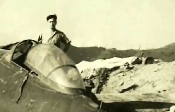 资料图：记者戴煌参加抗美援朝和越战报道