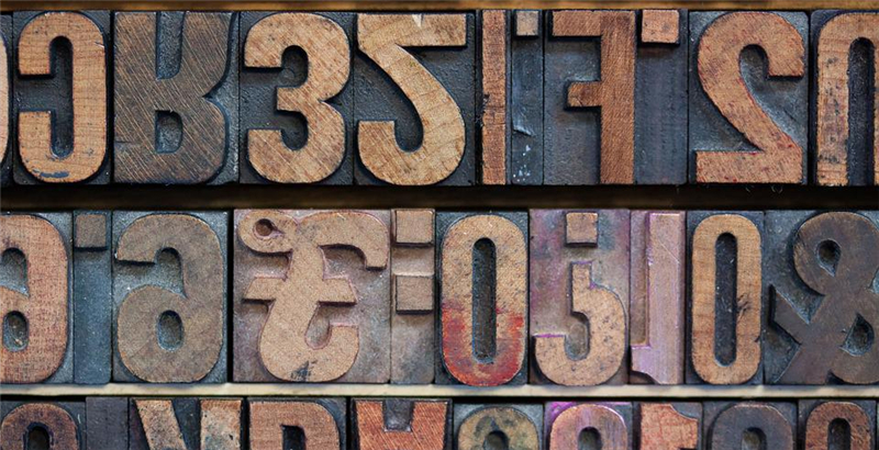 图为古登堡活字印刷术木质字母，来源：Pixabay.com