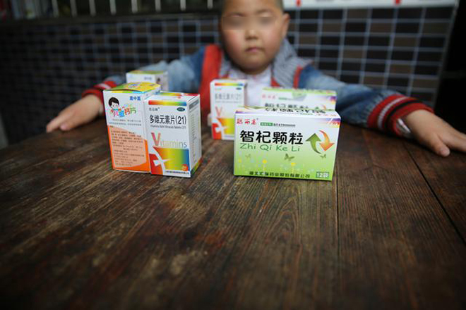 政府发放的用于血铅儿童干预治疗的药物 图/罗京运(探针) 政府发放的用于血铅儿童干预治疗的药物 图/罗京运(探针)