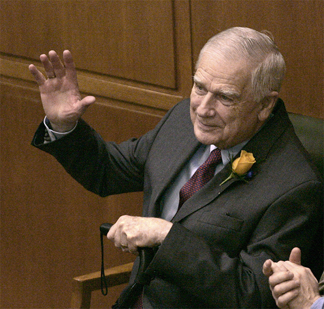 美国共和党参议员马克·哈特菲尔德（1922-2011）