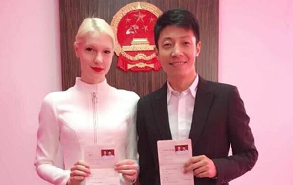 撒贝宁婚纱照_撒贝宁李白婚纱照