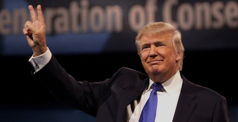 川普是如何粗暴地操纵媒介与选民的