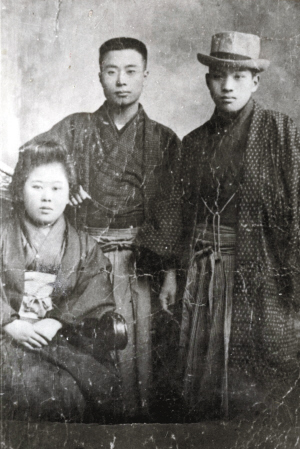 左起:羽太信子、周作人、信子的弟弟羽太重九 左起:羽太信子、周作人、信子的弟弟羽太重九