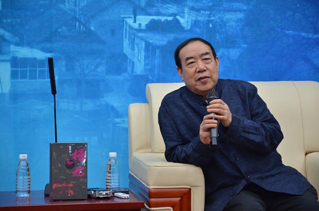 贾平凹在《极花》发布会现场 贾平凹在《极花》发布会现场