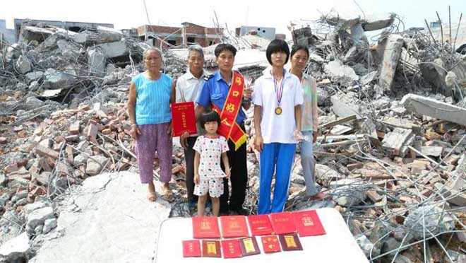 被评为“海口好人”的谭高岳家庭也面临强拆 被评为“海口好人”的谭高岳家庭也面临强拆