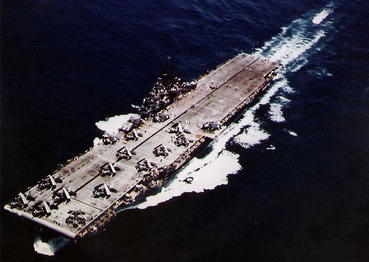 美军约克城号航母，摄于1943年