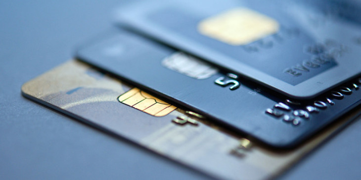 信用卡欠钱没及时还 你麻烦大了!