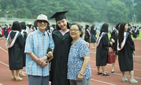 吴倩最亲的爷爷奶奶已是80岁高龄 吴倩最亲的爷爷奶奶已是80岁高龄