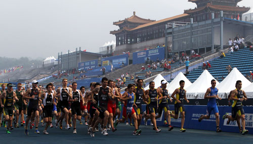08年奥运会其中一个比赛场馆的跑道,就是采用了废旧轮胎作为原料 08年奥运会其中一个比赛场馆的跑道,就是采用了废旧轮胎作为原料