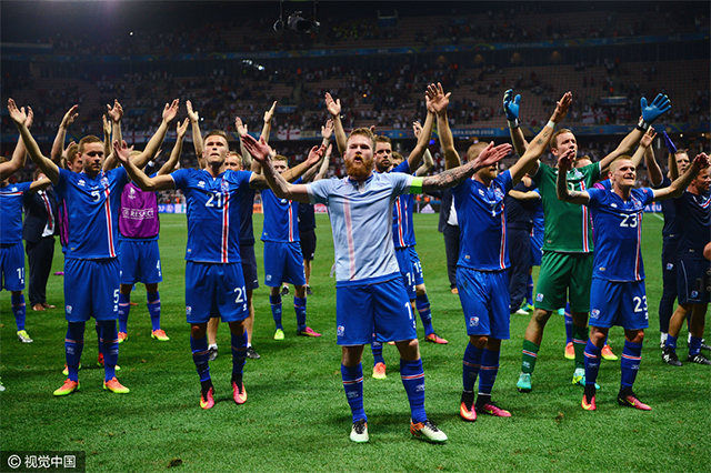 2016欧洲杯1\/8决赛,英格兰1-2冰岛。赛后冰岛