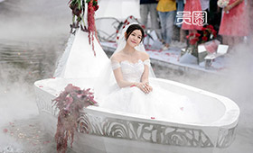 陈妍希坐着小舟出场,仙气缭绕好似小龙女 陈妍希坐着小舟出场,仙气缭绕好似小龙女