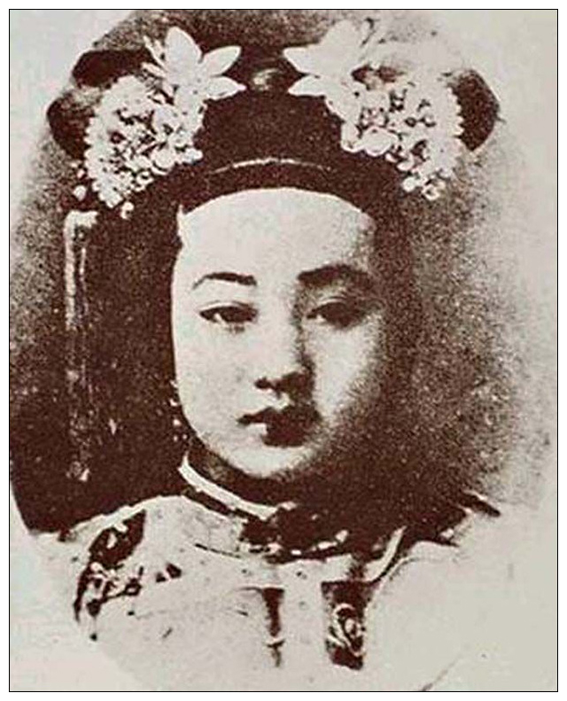 1960年故宫公布的“贞贵妃肖像” 1960年故宫公布的“贞贵妃肖像”