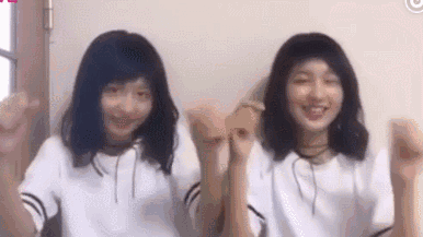 在网友们的演绎中,以日本双胞胎姐妹的模仿视频最受欢迎.