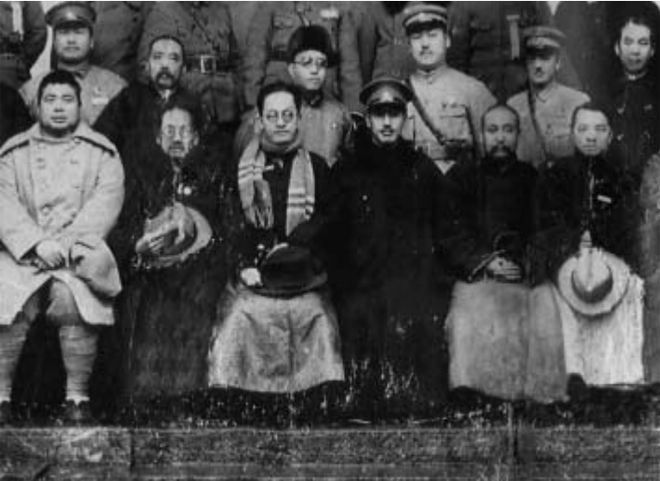 1929年1月25日国军编遣委员会议闭幕合影。前排左三为胡汉民,前排左四为蒋介石。 1929年1月25日国军编遣委员会议闭幕合影。前排左三为胡汉民,前排左四为蒋介石。